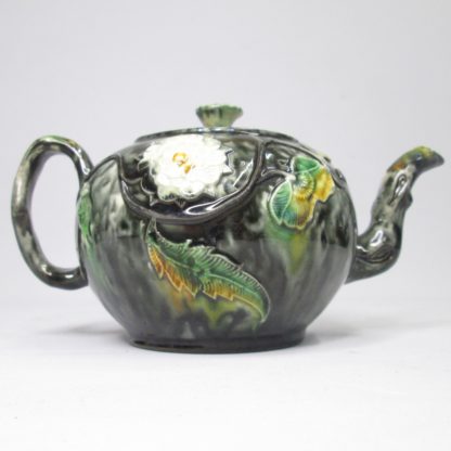A Very Rare and fine Staffordshire cream-coloured earthenware teapot and cover manufactured by Thomas Whieldon at Fenton Vivian works.  Circa 1757 - Image 3