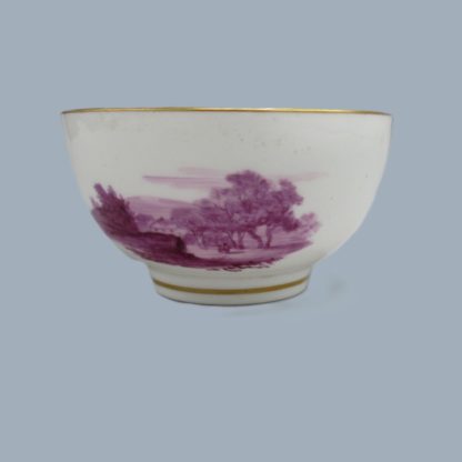 A Pinxton porcelain tea bowl and saucer, decorated in  puce with rural landscapes, attributed to William Billingsley. Circa 1796 to 1813 - Image 5
