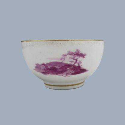 A Pinxton porcelain tea bowl and saucer, decorated in  puce with rural landscapes, attributed to William Billingsley. Circa 1796 to 1813 - Image 7