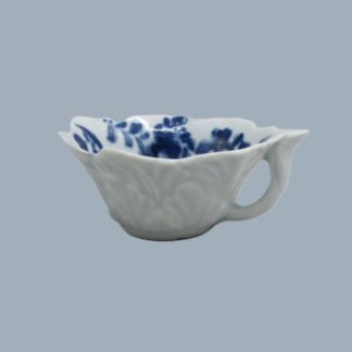 A  Worcester butter boat, hand decorated in blue with the Mansfield pattern and the outside with moulded raised oak leaves Circa 1756-58